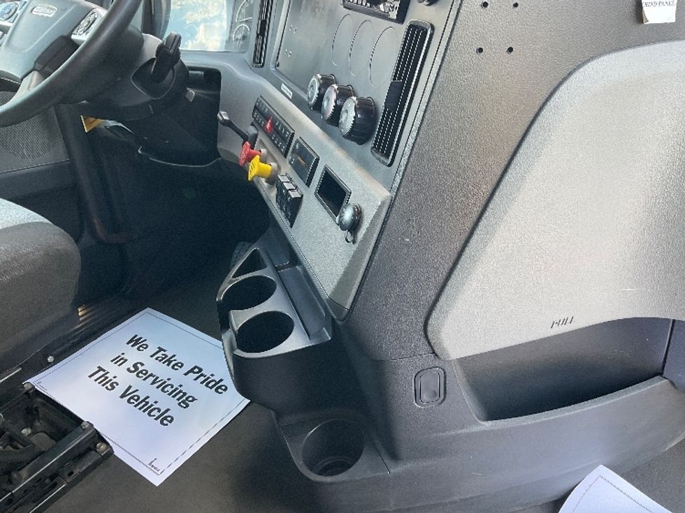 Sleeper Tractor-Heavy Duty Tractors-Freightliner-2021-T12664ST-Indianapolis-IN-542,925\n\t\tmiles-$ 58,500 - Image 15