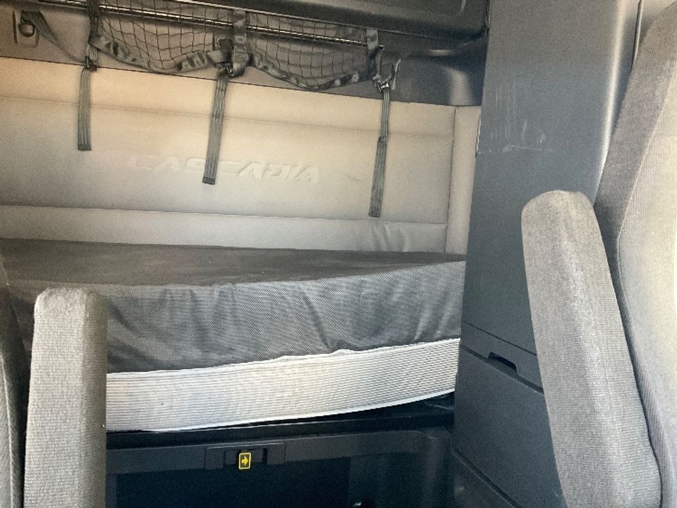 Sleeper Tractor-Heavy Duty Tractors-Freightliner-2021-T12664ST-Indianapolis-IN-542,925\n\t\tmiles-$ 58,500 - Image 16