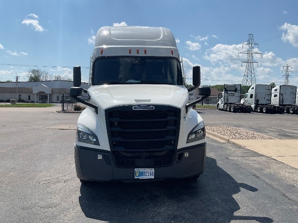 Sleeper Tractor-Heavy Duty Tractors-Freightliner-2021-T12664ST-Indianapolis-IN-542,925\n\t\tmiles-$ 58,500 - Image 2