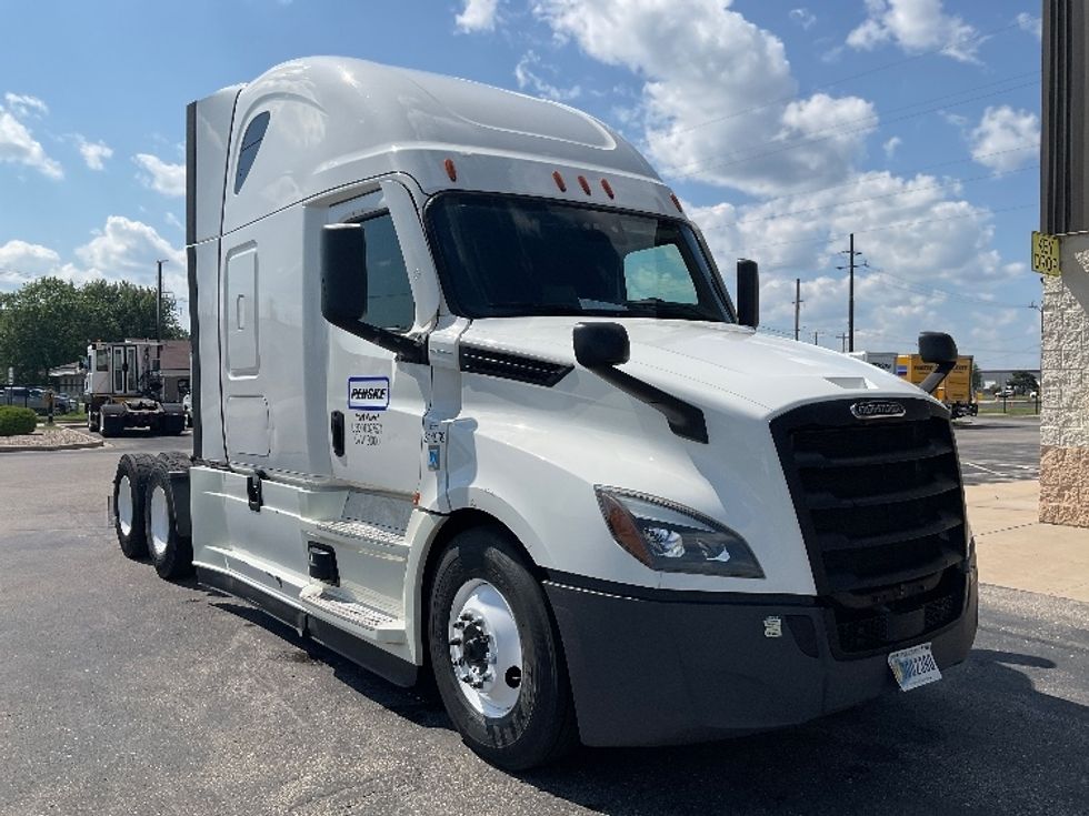 Sleeper Tractor-Heavy Duty Tractors-Freightliner-2021-T12664ST-Indianapolis-IN-542,925\n\t\tmiles-$ 58,500 - Image 3