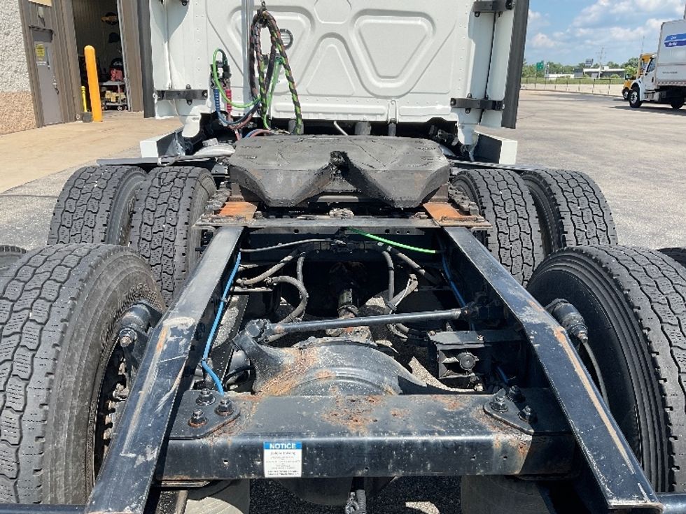 Sleeper Tractor-Heavy Duty Tractors-Freightliner-2021-T12664ST-Indianapolis-IN-542,925\n\t\tmiles-$ 58,500 - Image 6