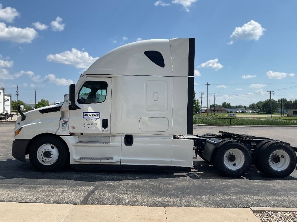 Sleeper Tractor-Heavy Duty Tractors-Freightliner-2021-T12664ST-Indianapolis-IN-542,925\n\t\tmiles-$ 58,500 - Image 8