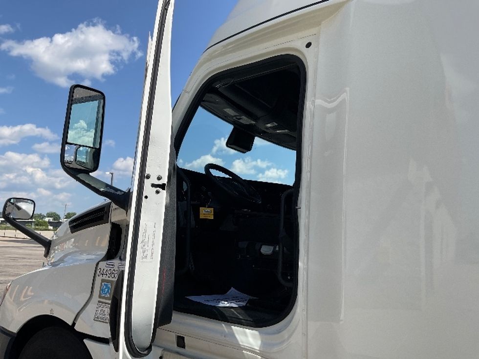 Sleeper Tractor-Heavy Duty Tractors-Freightliner-2021-T12664ST-Indianapolis-IN-542,925\n\t\tmiles-$ 58,500 - Image 9