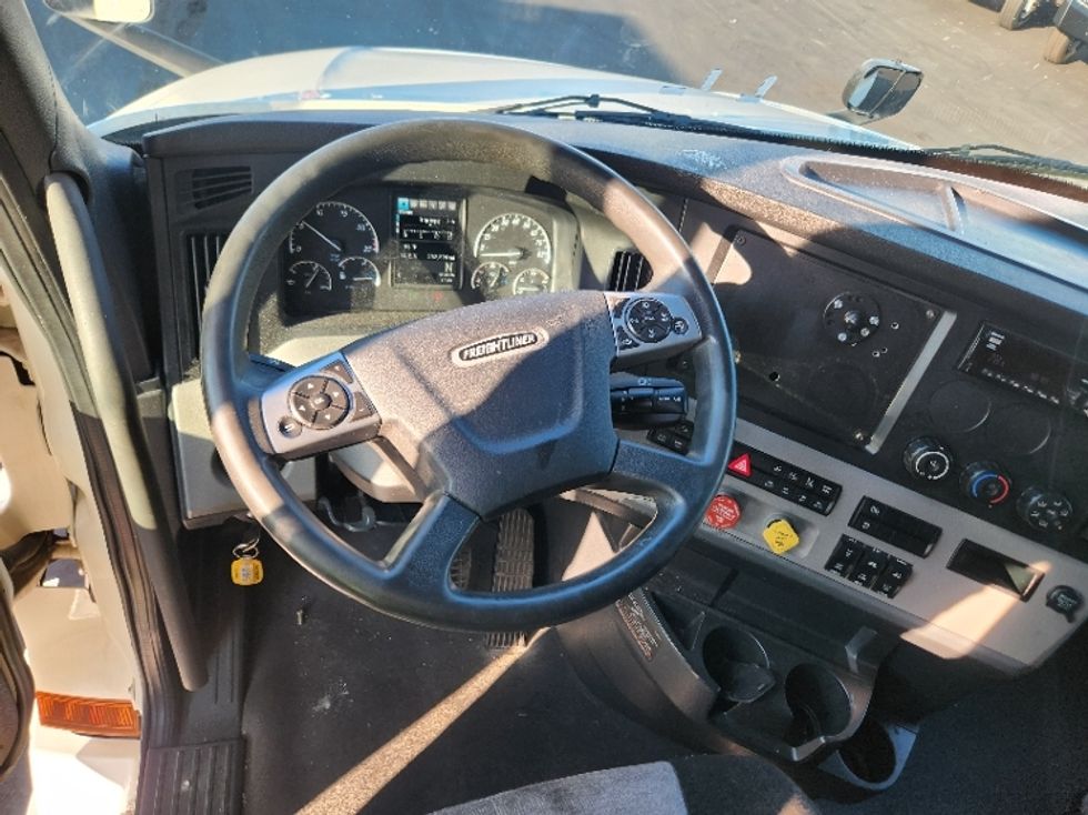 Sleeper Tractor-Heavy Duty Tractors-Freightliner-2021-T12664ST-Indianapolis-IN-552,589\n\t\tmiles-$ 57,750 - Image 11