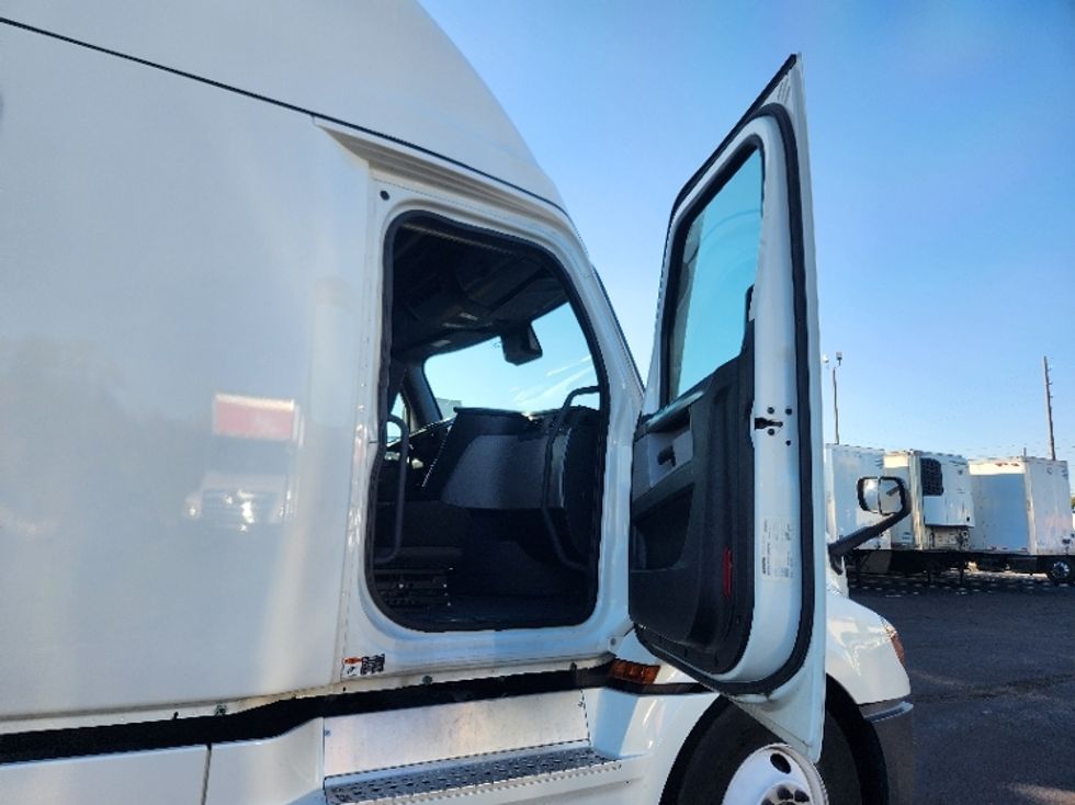 Sleeper Tractor-Heavy Duty Tractors-Freightliner-2021-T12664ST-Indianapolis-IN-552,589\n\t\tmiles-$ 57,750 - Image 13
