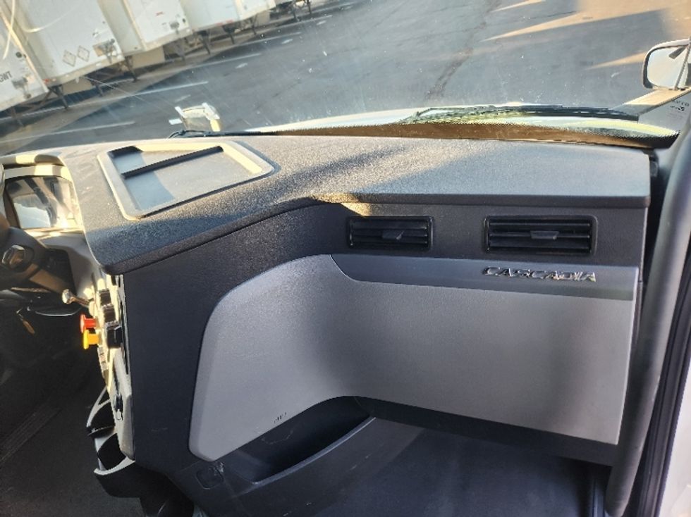 Sleeper Tractor-Heavy Duty Tractors-Freightliner-2021-T12664ST-Indianapolis-IN-552,589\n\t\tmiles-$ 57,750 - Image 14