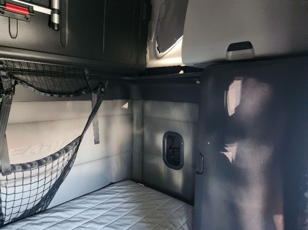 Sleeper Tractor-Heavy Duty Tractors-Freightliner-2021-T12664ST-Indianapolis-IN-552,589\n\t\tmiles-$ 57,750 - Image 17