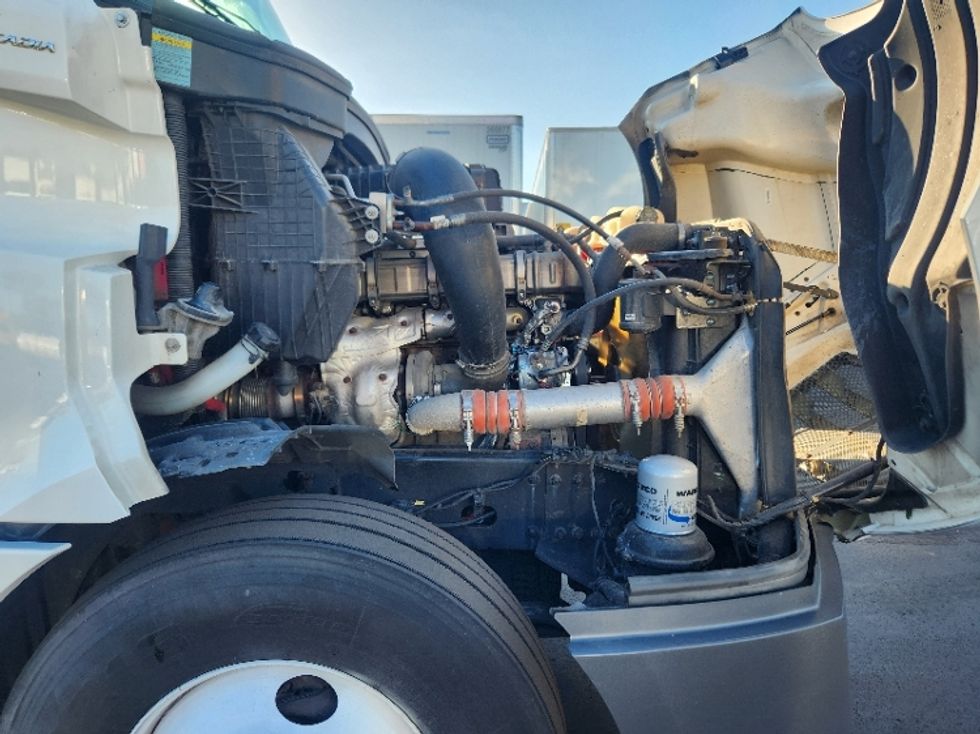 Sleeper Tractor-Heavy Duty Tractors-Freightliner-2021-T12664ST-Indianapolis-IN-552,589\n\t\tmiles-$ 57,750 - Image 19