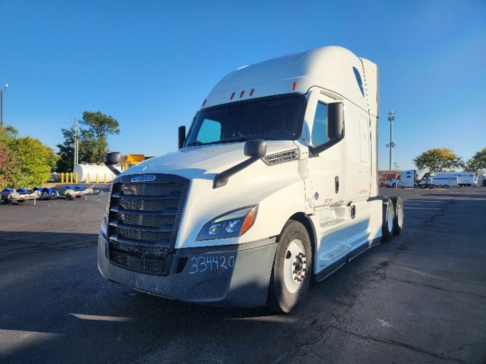 Sleeper Tractor-Heavy Duty Tractors-Freightliner-2021-T12664ST-Indianapolis-IN-552,589\n\t\tmiles-$ 57,750 - Image 3