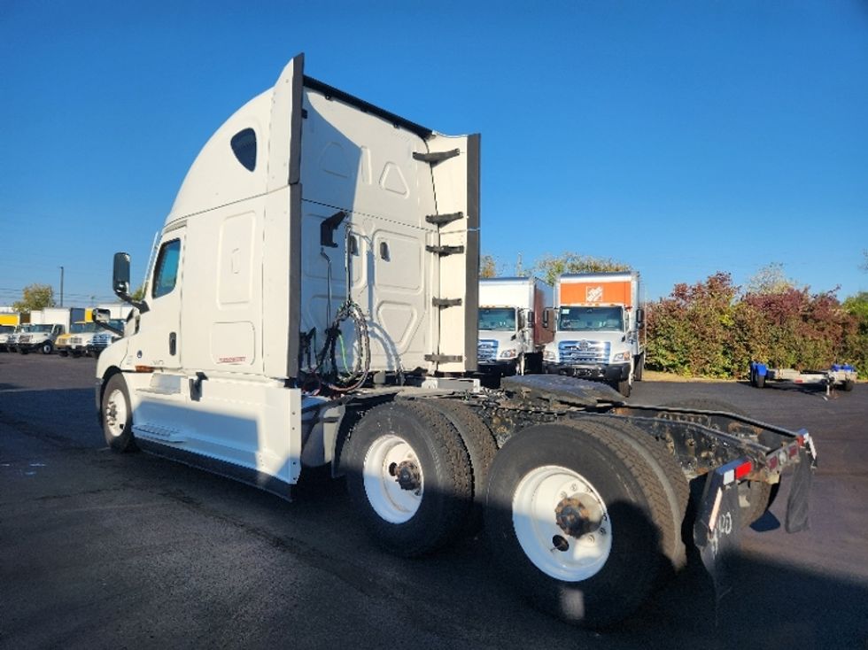 Sleeper Tractor-Heavy Duty Tractors-Freightliner-2021-T12664ST-Indianapolis-IN-552,589\n\t\tmiles-$ 57,750 - Image 5