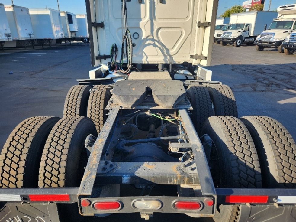 Sleeper Tractor-Heavy Duty Tractors-Freightliner-2021-T12664ST-Indianapolis-IN-552,589\n\t\tmiles-$ 57,750 - Image 6