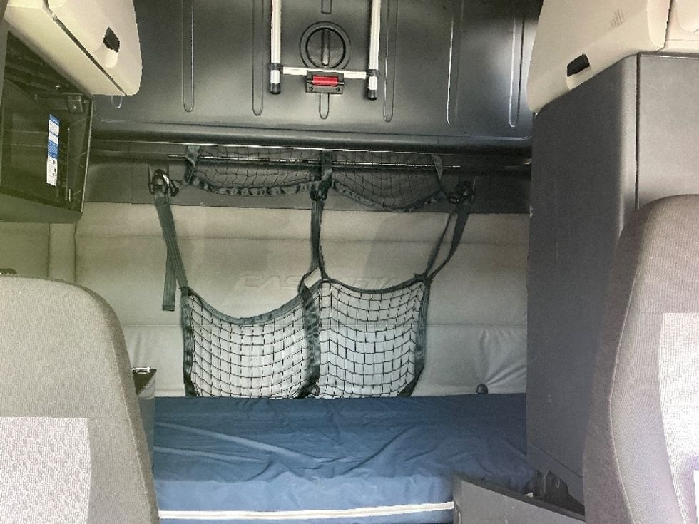 Sleeper Tractor-Heavy Duty Tractors-Freightliner-2021-T12664ST-Indianapolis-IN-670,211\n\t\tmiles-$ 48,500 - Image 16