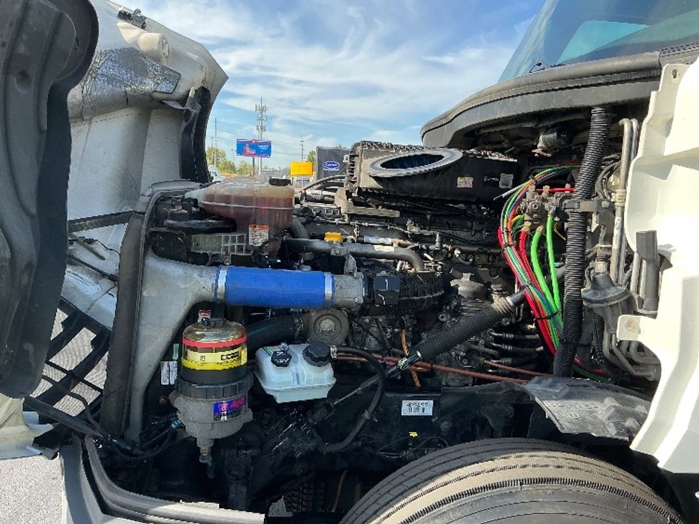 Sleeper Tractor-Heavy Duty Tractors-Freightliner-2021-T12664ST-Indianapolis-IN-670,211\n\t\tmiles-$ 48,500 - Image 21