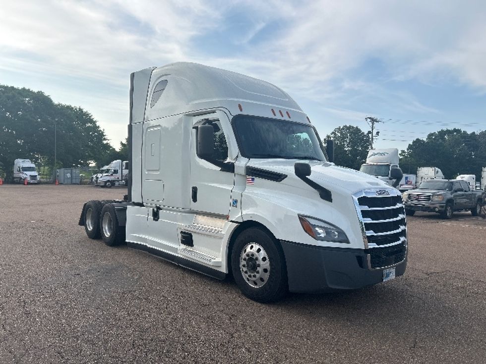 Sleeper Tractor-Heavy Duty Tractors-Freightliner-2021-T12664ST-Jackson-MS-432,686\n\t\tmiles-$ 78,500 - Image 1