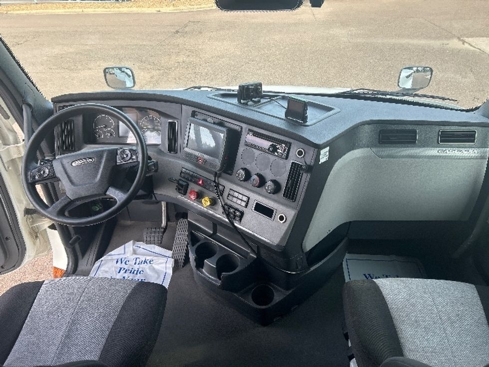 Sleeper Tractor-Heavy Duty Tractors-Freightliner-2021-T12664ST-Jackson-MS-432,686\n\t\tmiles-$ 78,500 - Image 12