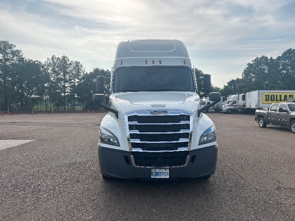 Sleeper Tractor-Heavy Duty Tractors-Freightliner-2021-T12664ST-Jackson-MS-432,686\n\t\tmiles-$ 78,500 - Image 2