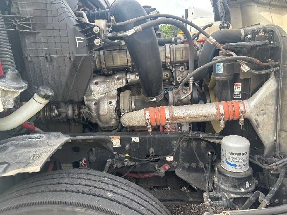 Sleeper Tractor-Heavy Duty Tractors-Freightliner-2021-T12664ST-Jackson-MS-432,686\n\t\tmiles-$ 78,500 - Image 20