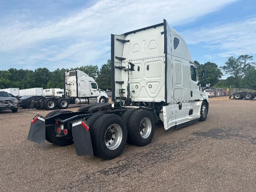 Sleeper Tractor-Heavy Duty Tractors-Freightliner-2021-T12664ST-Jackson-MS-432,686\n\t\tmiles-$ 78,500 - Image 7