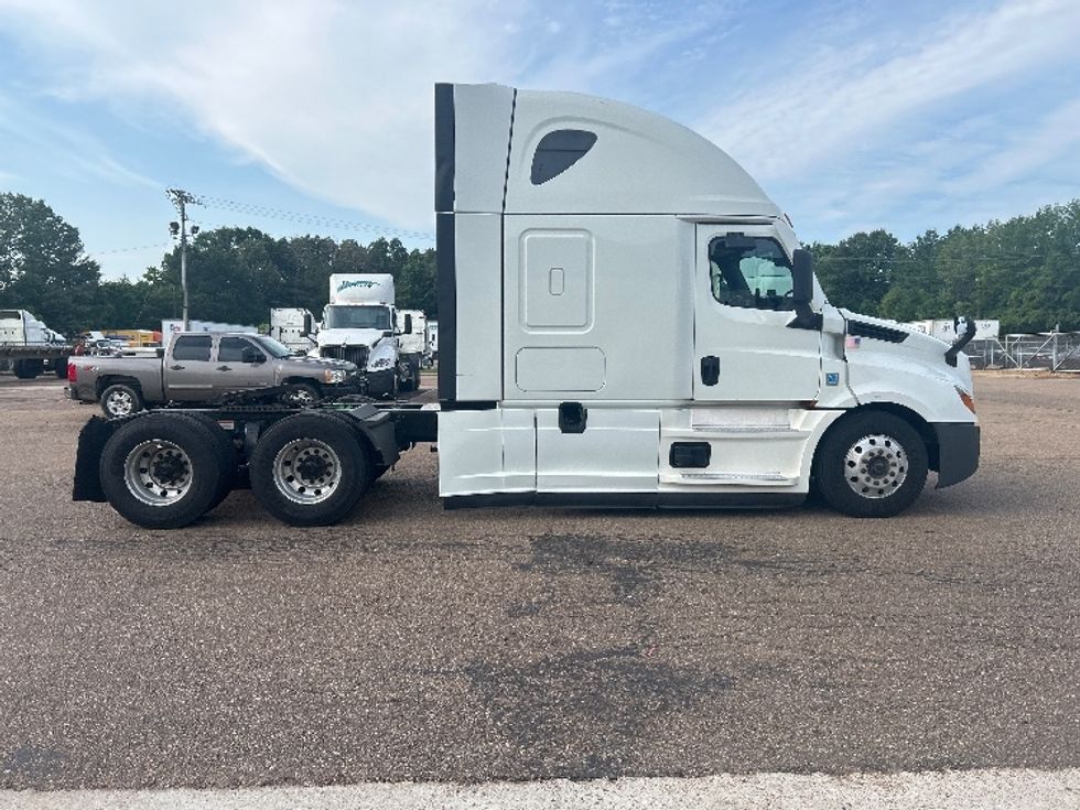 Sleeper Tractor-Heavy Duty Tractors-Freightliner-2021-T12664ST-Jackson-MS-432,686\n\t\tmiles-$ 78,500 - Image 8