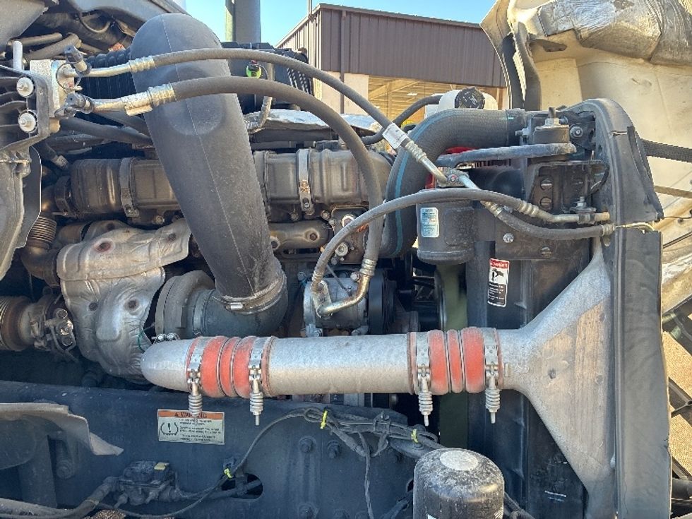Sleeper Tractor-Heavy Duty Tractors-Freightliner-2021-T12664ST-Jackson-MS-556,263\n\t\tmiles-$ 68,000 - Image 20