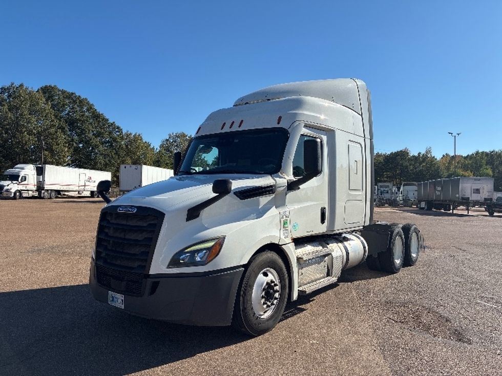 Sleeper Tractor-Heavy Duty Tractors-Freightliner-2021-T12664ST-Jackson-MS-556,263\n\t\tmiles-$ 68,000 - Image 3
