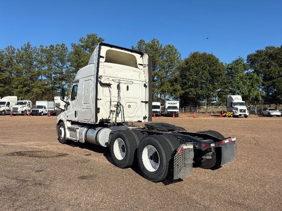 Sleeper Tractor-Heavy Duty Tractors-Freightliner-2021-T12664ST-Jackson-MS-556,263\n\t\tmiles-$ 68,000 - Image 5