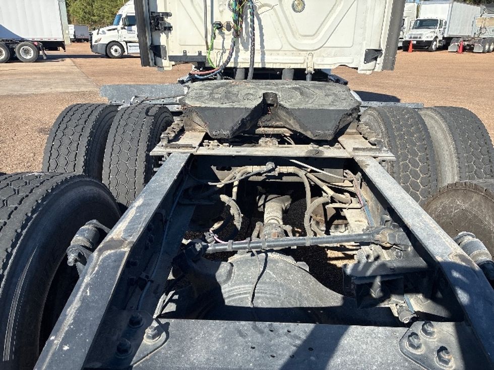 Sleeper Tractor-Heavy Duty Tractors-Freightliner-2021-T12664ST-Jackson-MS-556,263\n\t\tmiles-$ 68,000 - Image 6