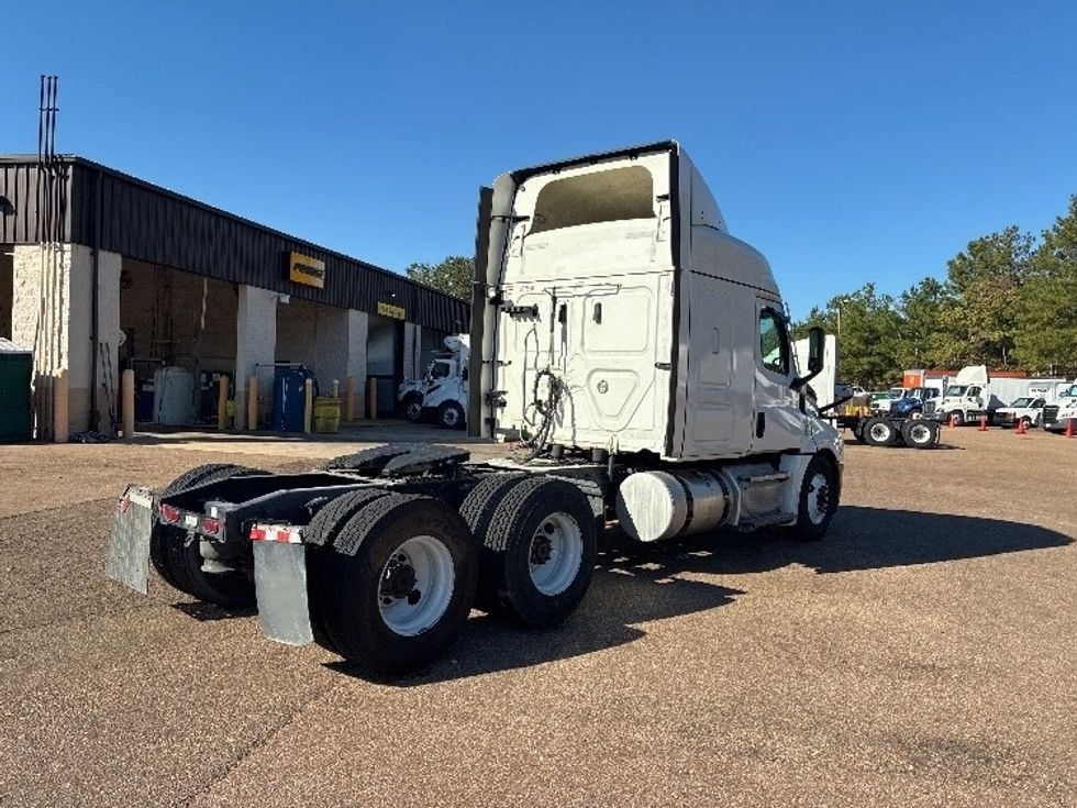 Sleeper Tractor-Heavy Duty Tractors-Freightliner-2021-T12664ST-Jackson-MS-556,263\n\t\tmiles-$ 68,000 - Image 7