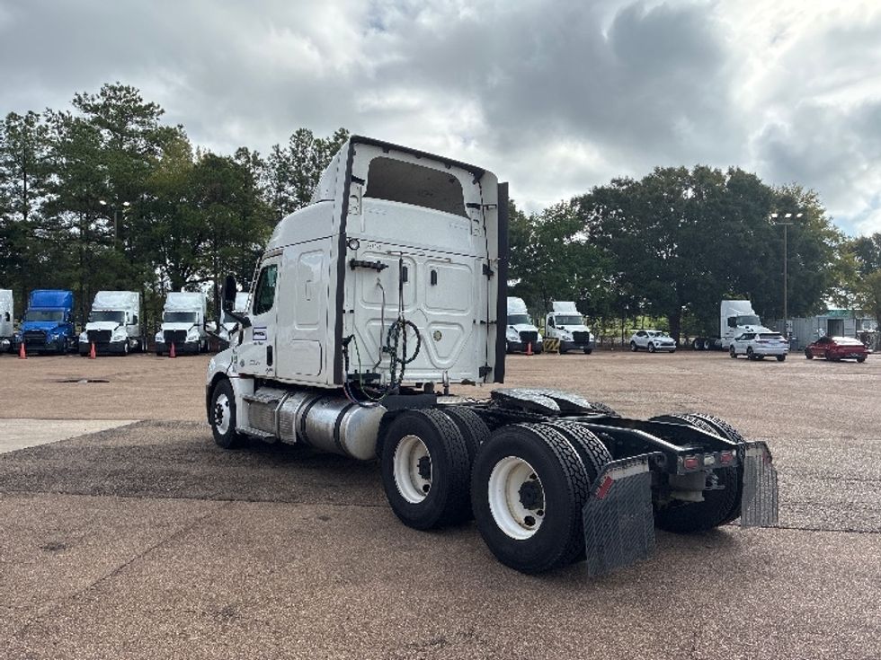 Sleeper Tractor-Heavy Duty Tractors-Freightliner-2021-T12664ST-Jackson-MS-563,855\n\t\tmiles-$ 66,750 - Image 5