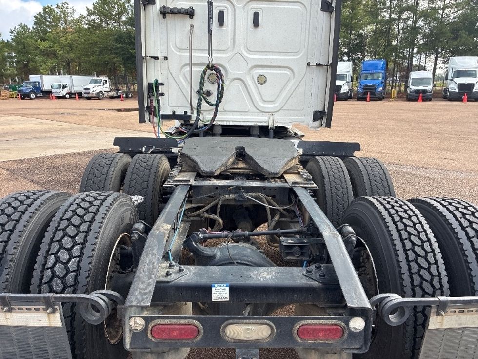 Sleeper Tractor-Heavy Duty Tractors-Freightliner-2021-T12664ST-Jackson-MS-563,855\n\t\tmiles-$ 66,750 - Image 6
