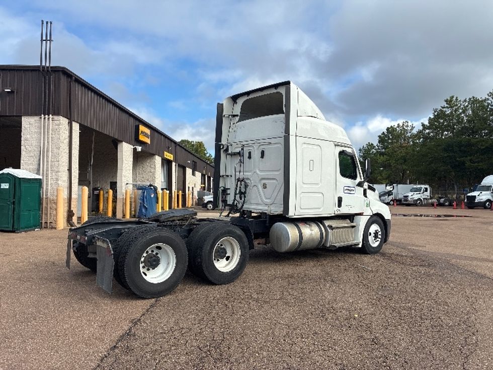 Sleeper Tractor-Heavy Duty Tractors-Freightliner-2021-T12664ST-Jackson-MS-563,855\n\t\tmiles-$ 66,750 - Image 7