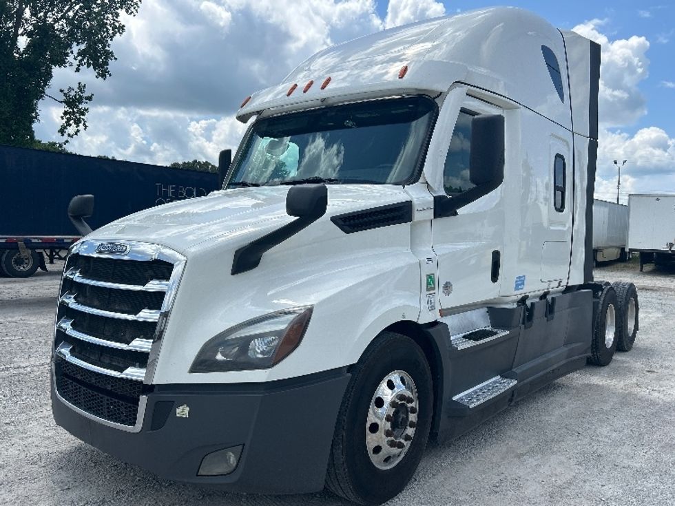 Sleeper Tractor-Heavy Duty Tractors-Freightliner-2021-T12664ST-Jackson-TN-588,744\n\t\tmiles-$ 57,500 - Image 3