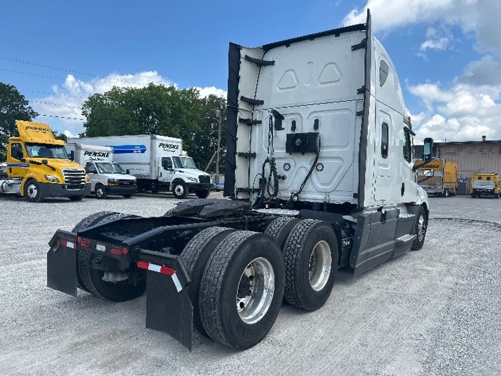 Sleeper Tractor-Heavy Duty Tractors-Freightliner-2021-T12664ST-Jackson-TN-588,744\n\t\tmiles-$ 57,500 - Image 7