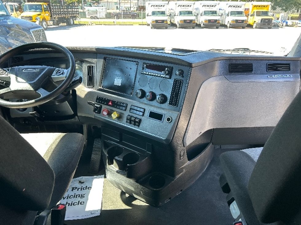 Sleeper Tractor-Heavy Duty Tractors-Freightliner-2021-T12664ST-Jackson-TN-606,726\n\t\tmiles-$ 55,250 - Image 12