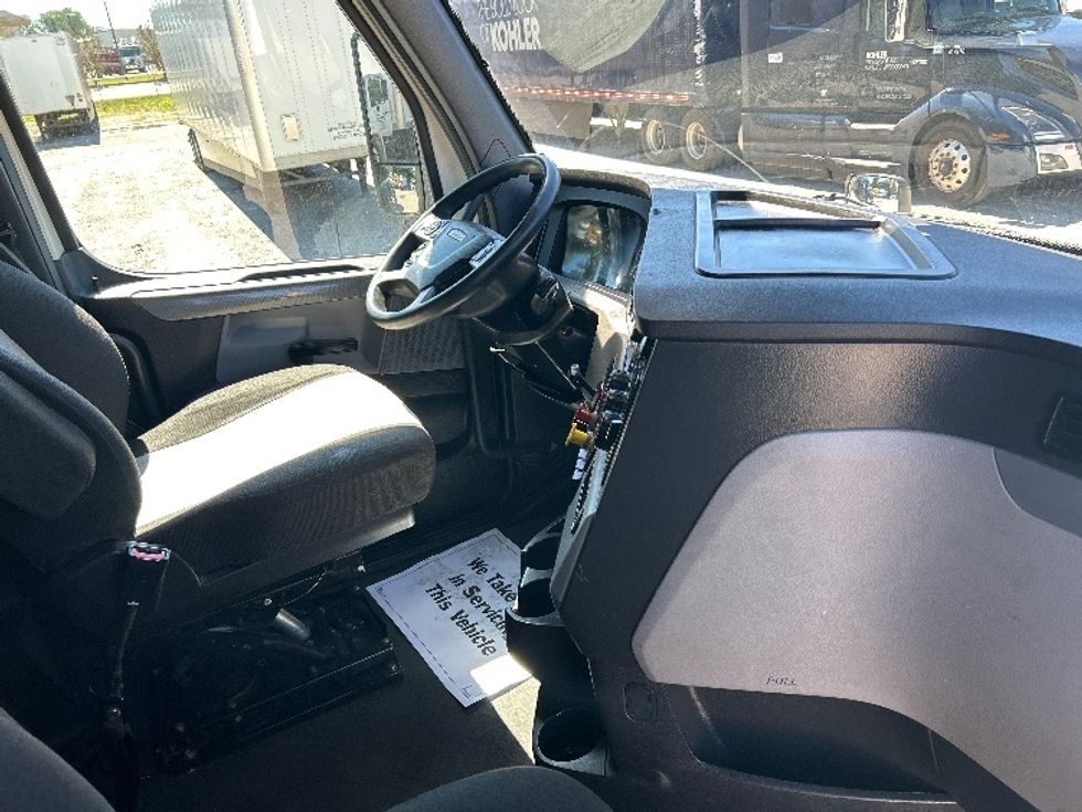 Sleeper Tractor-Heavy Duty Tractors-Freightliner-2021-T12664ST-Jackson-TN-606,726\n\t\tmiles-$ 55,250 - Image 15