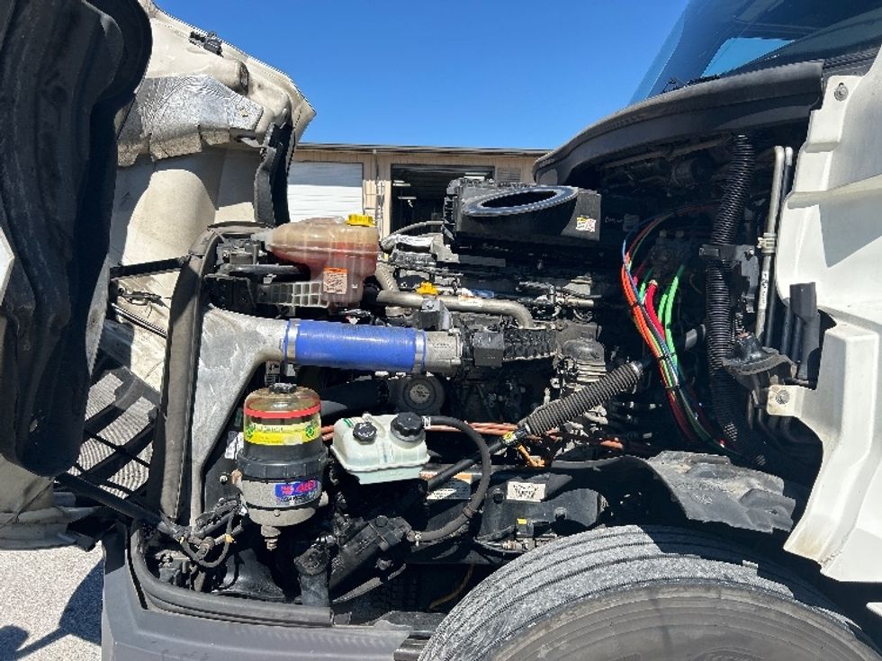 Sleeper Tractor-Heavy Duty Tractors-Freightliner-2021-T12664ST-Jackson-TN-606,726\n\t\tmiles-$ 55,250 - Image 21