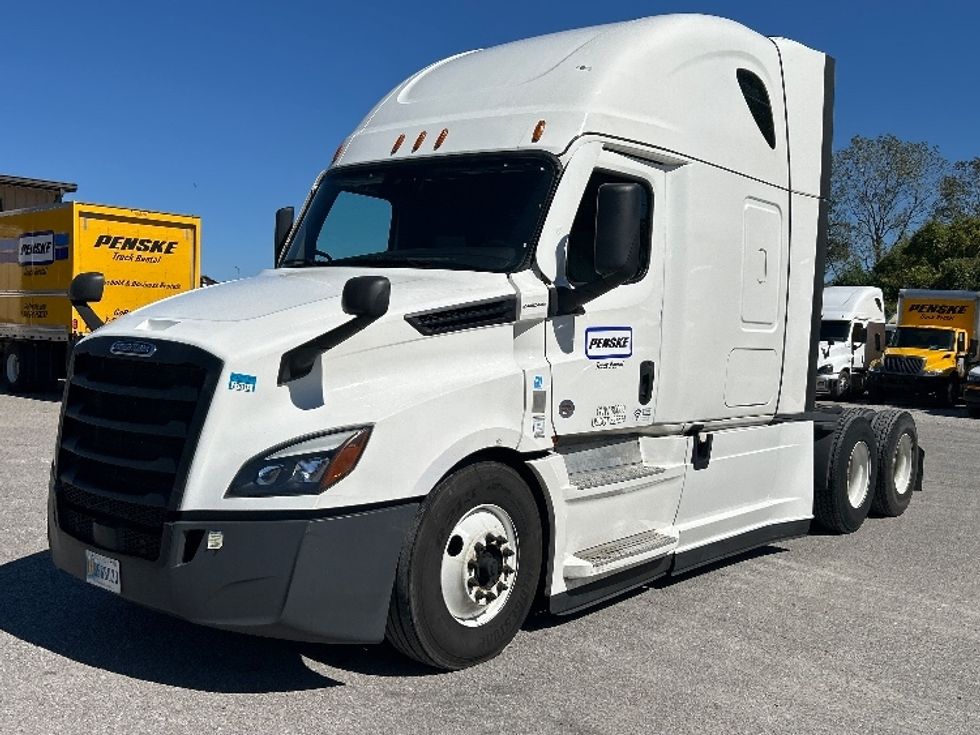 Sleeper Tractor-Heavy Duty Tractors-Freightliner-2021-T12664ST-Jackson-TN-606,726\n\t\tmiles-$ 55,250 - Image 3