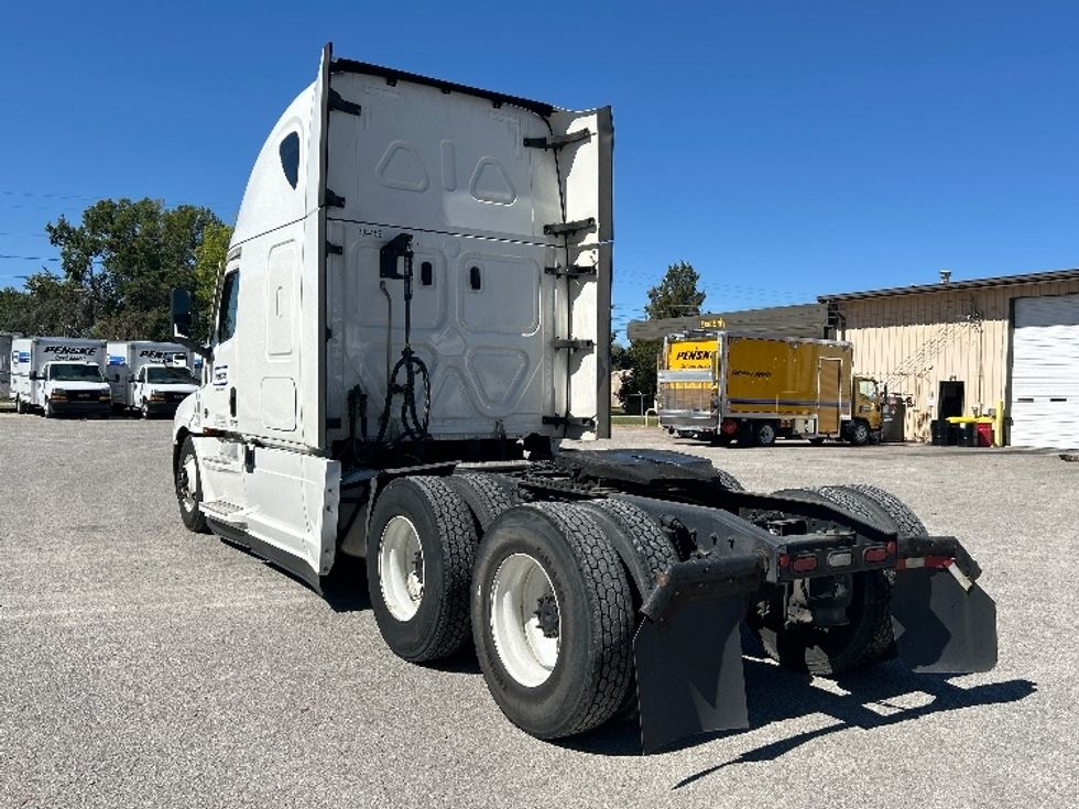 Sleeper Tractor-Heavy Duty Tractors-Freightliner-2021-T12664ST-Jackson-TN-606,726\n\t\tmiles-$ 55,250 - Image 5