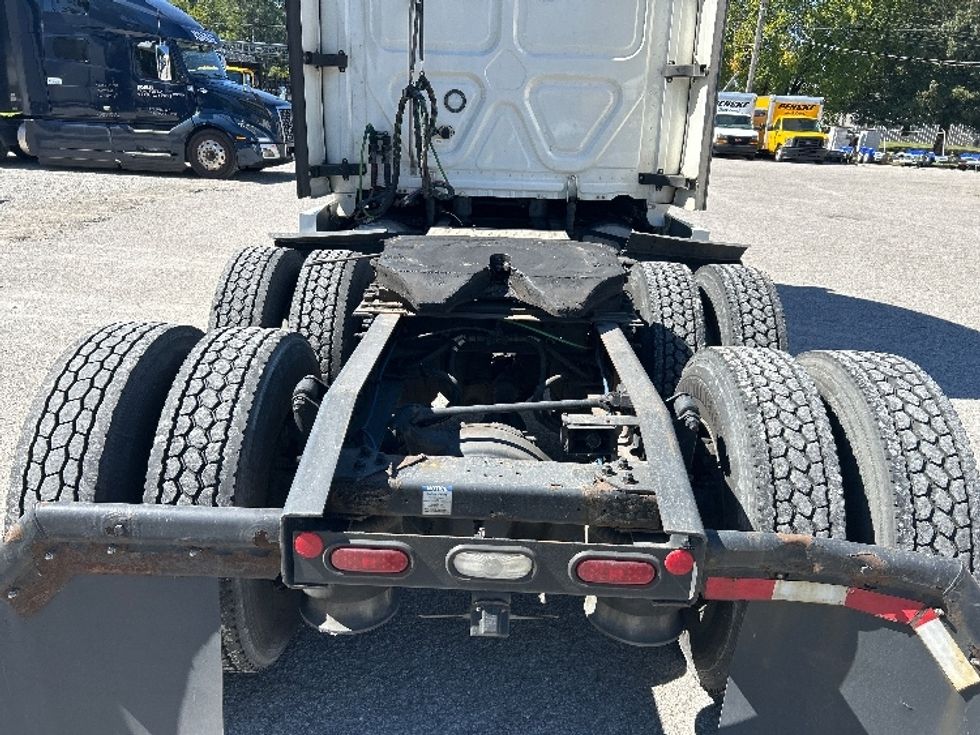 Sleeper Tractor-Heavy Duty Tractors-Freightliner-2021-T12664ST-Jackson-TN-606,726\n\t\tmiles-$ 55,250 - Image 6