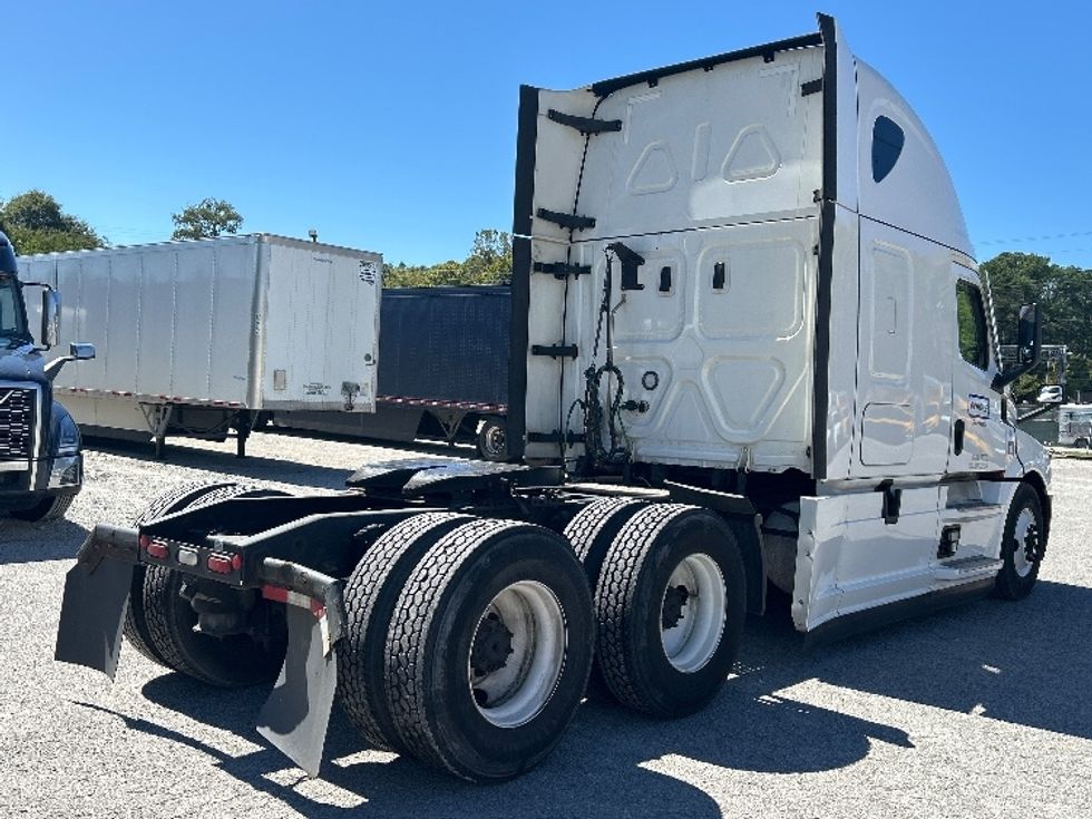 Sleeper Tractor-Heavy Duty Tractors-Freightliner-2021-T12664ST-Jackson-TN-606,726\n\t\tmiles-$ 55,250 - Image 7