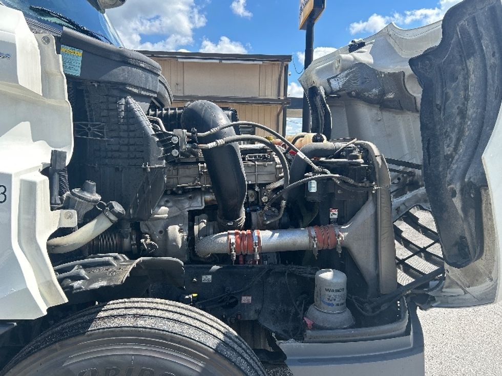 Sleeper Tractor-Heavy Duty Tractors-Freightliner-2021-T12664ST-Jackson-TN-613,712\n\t\tmiles-$ 56,500 - Image 20