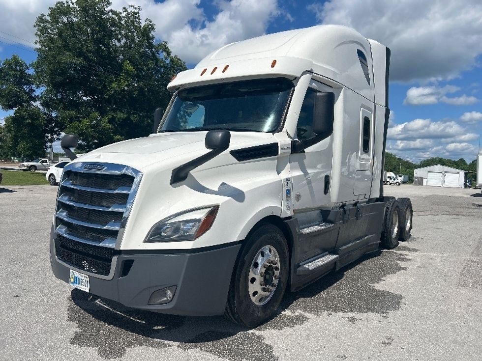 Sleeper Tractor-Heavy Duty Tractors-Freightliner-2021-T12664ST-Jackson-TN-613,712\n\t\tmiles-$ 56,500 - Image 3
