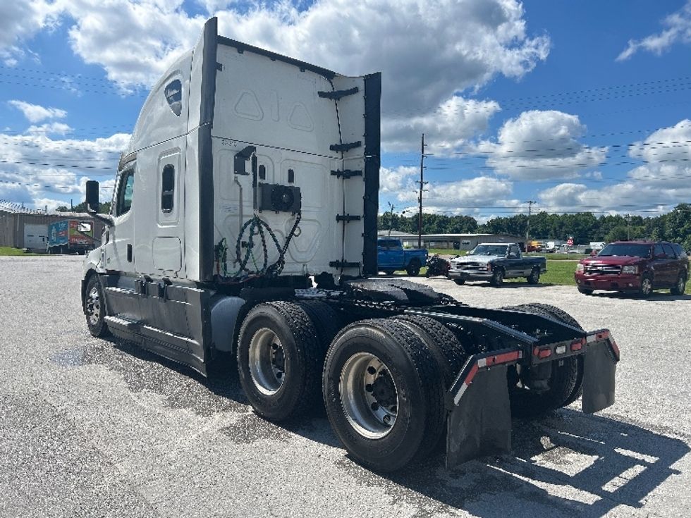 Sleeper Tractor-Heavy Duty Tractors-Freightliner-2021-T12664ST-Jackson-TN-613,712\n\t\tmiles-$ 56,500 - Image 5