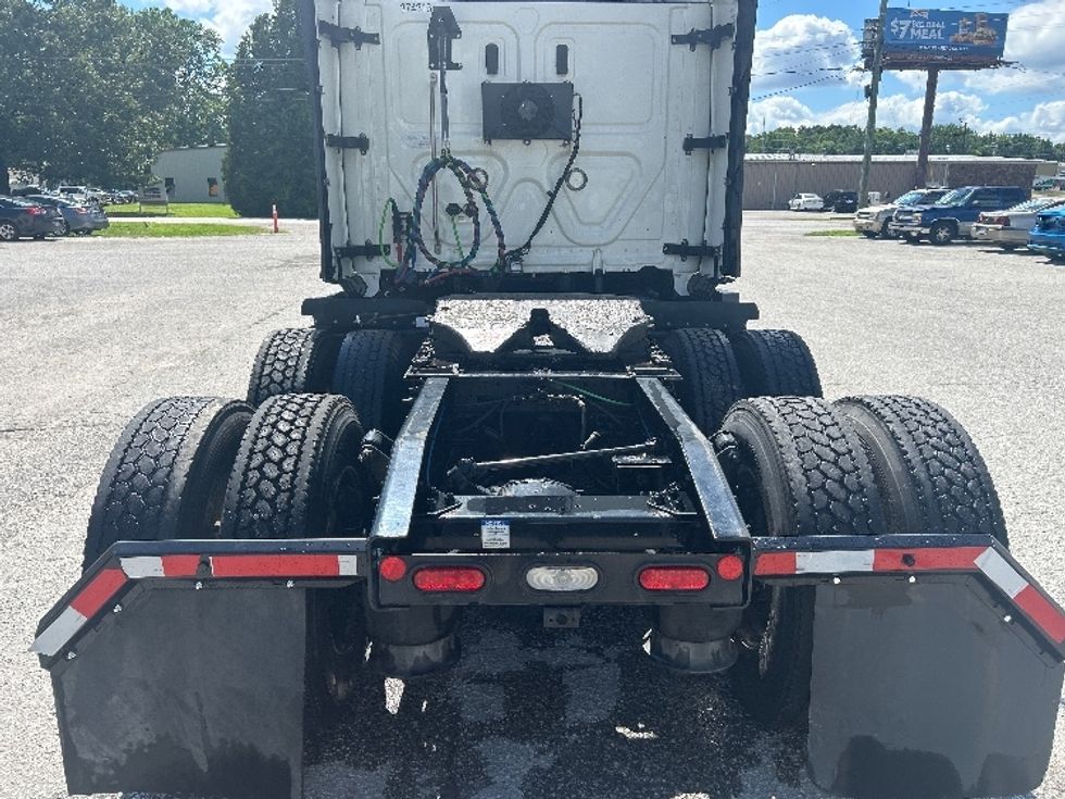 Sleeper Tractor-Heavy Duty Tractors-Freightliner-2021-T12664ST-Jackson-TN-613,712\n\t\tmiles-$ 56,500 - Image 6