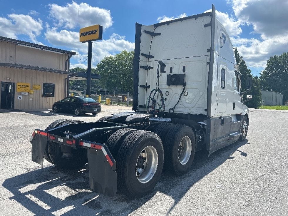 Sleeper Tractor-Heavy Duty Tractors-Freightliner-2021-T12664ST-Jackson-TN-613,712\n\t\tmiles-$ 56,500 - Image 7
