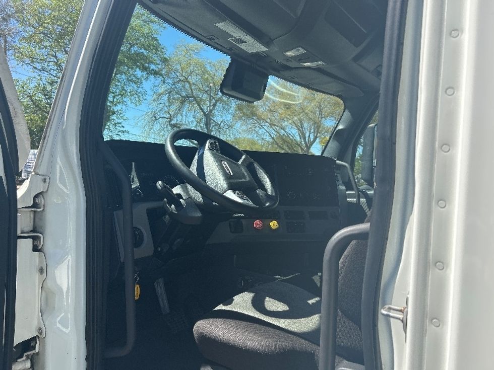Sleeper Tractor-Heavy Duty Tractors-Freightliner-2021-T12664ST-Jacksonville-FL-503,636\n\t\tmiles-$ 65,000 - Image 10