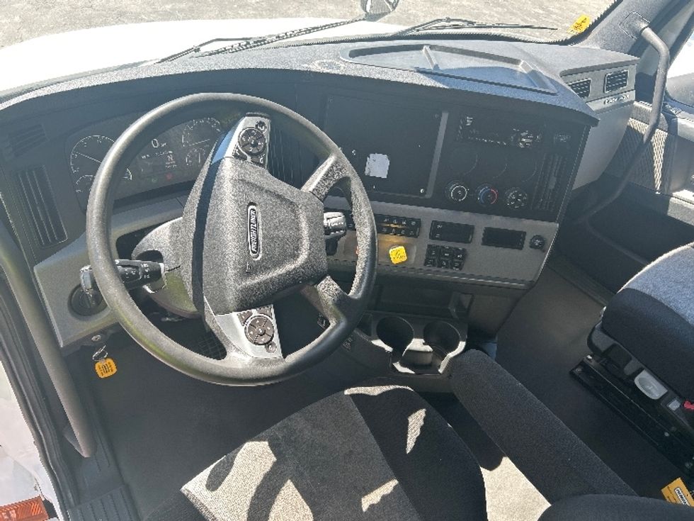 Sleeper Tractor-Heavy Duty Tractors-Freightliner-2021-T12664ST-Jacksonville-FL-503,636\n\t\tmiles-$ 65,000 - Image 11