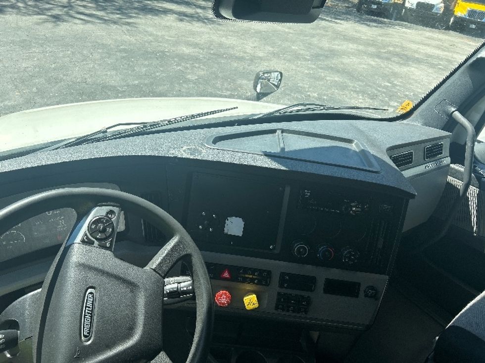 Sleeper Tractor-Heavy Duty Tractors-Freightliner-2021-T12664ST-Jacksonville-FL-503,636\n\t\tmiles-$ 65,000 - Image 12