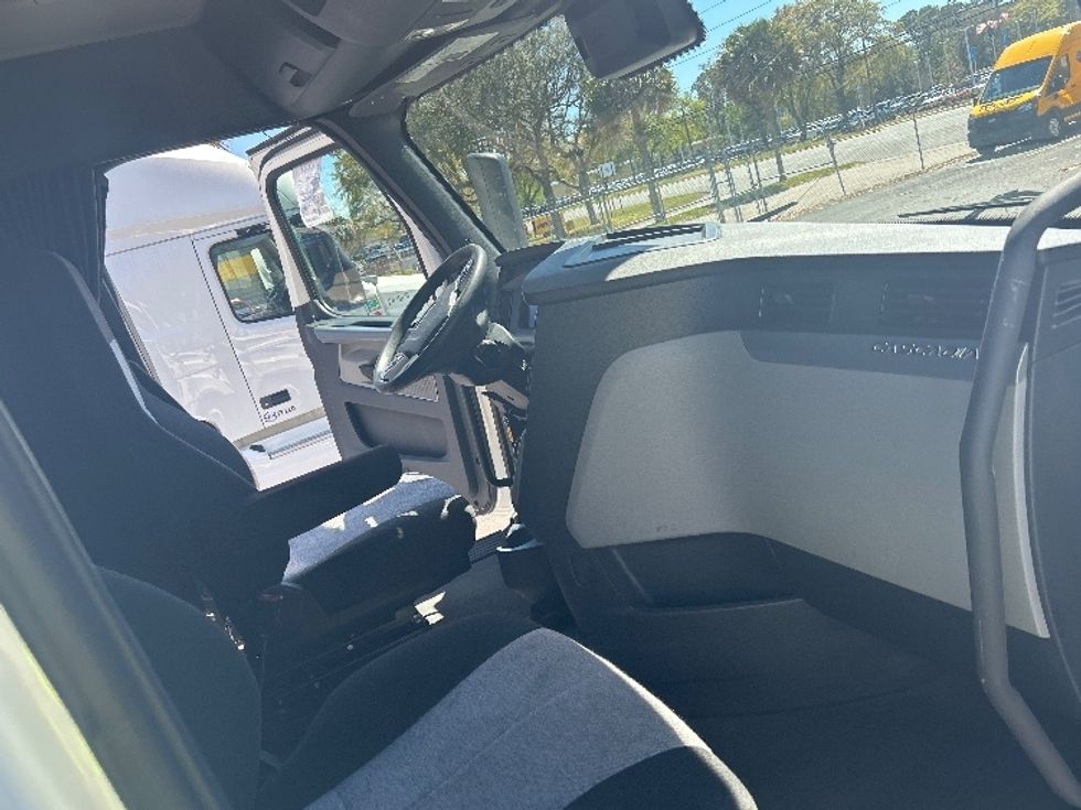 Sleeper Tractor-Heavy Duty Tractors-Freightliner-2021-T12664ST-Jacksonville-FL-503,636\n\t\tmiles-$ 65,000 - Image 15