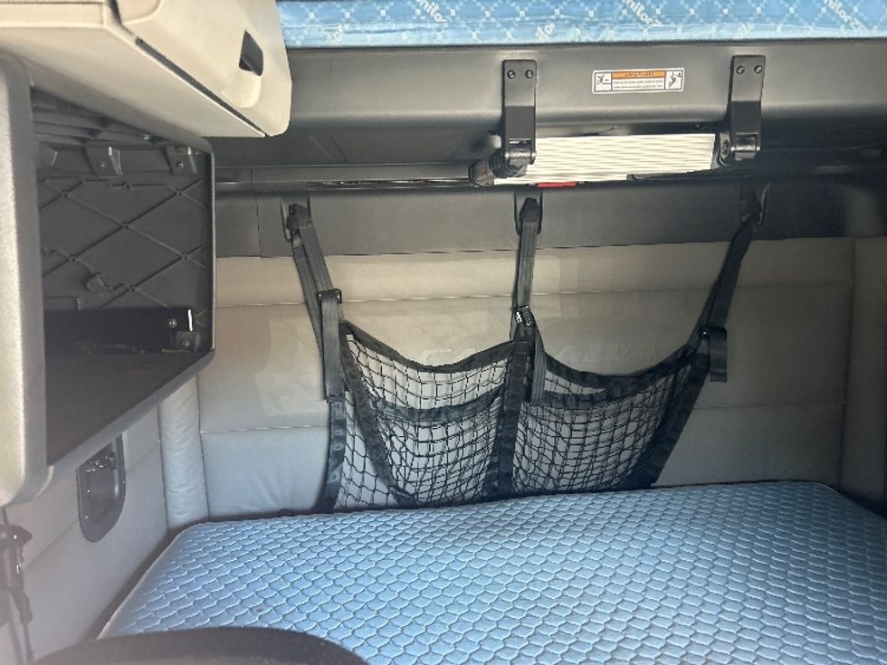 Sleeper Tractor-Heavy Duty Tractors-Freightliner-2021-T12664ST-Jacksonville-FL-503,636\n\t\tmiles-$ 65,000 - Image 16